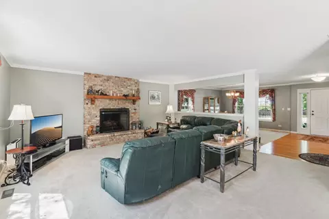305 Buckingham Dr, Algonquin, IL 60102 photo 3