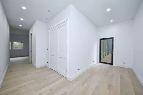 Entry Way - Undisclosed, Bartlett, IL 60103 photo 1 of 2