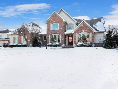 3723 Grand View Ct, Saint Charles, IL 60175