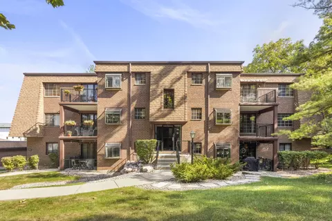 393 Duane St #203, Glen Ellyn, IL 60137