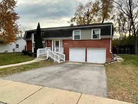 233 Charlotte Ln, Bolingbrook, IL 60440
