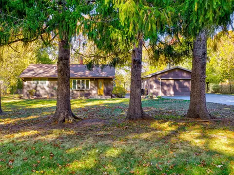 13310 W Greenview Dr, Wadsworth, IL 60083