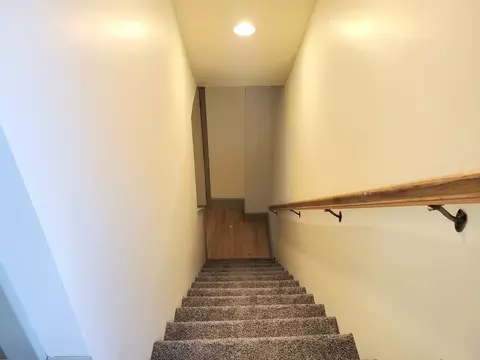 Entry Way - 803 E Illinois St, Freeport, IL 61032 photo 4 of 4