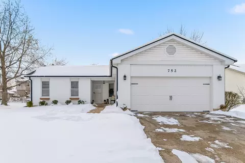 752 N Brookdale Dr, Schaumburg, IL 60194