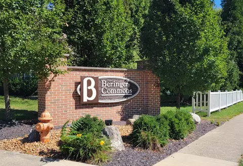 501 N Beacon Hill Cir, Urbana, IL 61802