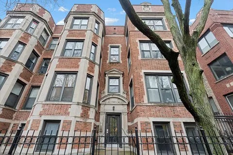 950 W Belle Plaine Ave #1W, Chicago, IL 60613