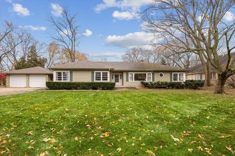 223 S Glendale Ave, Barrington, IL 60010