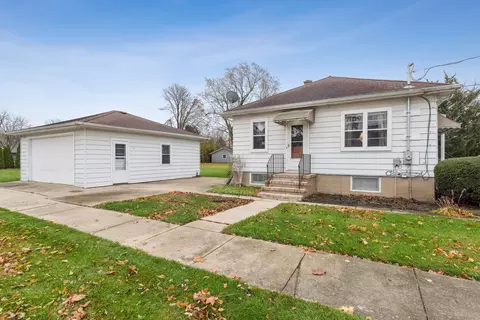 101 Mckinley Ave, Lake Villa, IL 60046