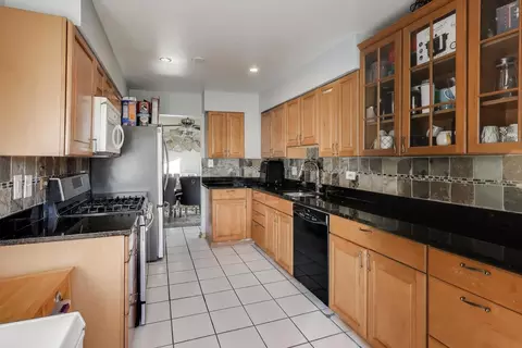 Kitchen - 1507 Clearwater Ln, Wheeling, IL 60090 photo 1 of 2