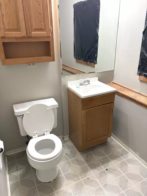 Bath - 2347 S 17 Ave, Broadview, IL 60155 photo 2 of 2