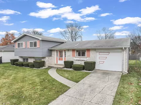 2407 N Champlain St, Arlington Heights, IL 60004