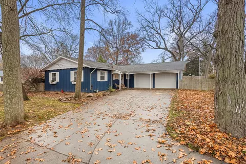 204 W Oak St, Mahomet, IL 61853