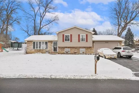 3668 N Grandview Ave, Gurnee, IL 60031