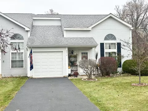 3316 Greenwich Ln, Island Lake, IL 60042