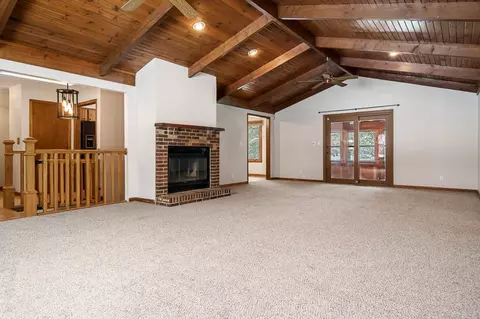 Living - 10077 Jesters Row, Roscoe, IL 61073 photo 2 of 4