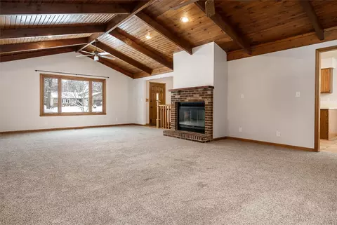 Living - 10077 Jesters Row, Roscoe, IL 61073 photo 3 of 4