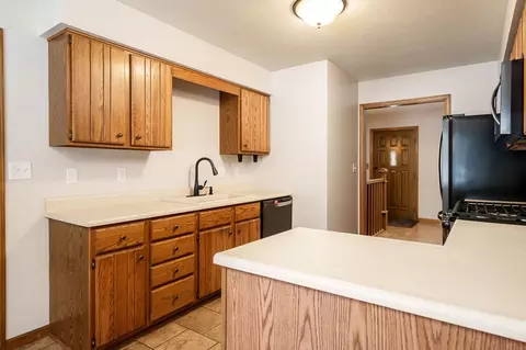 Kitchen - 10077 Jesters Row, Roscoe, IL 61073 photo 3 of 6