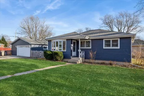 281 N Shaddle Ave, Mundelein, IL 60060