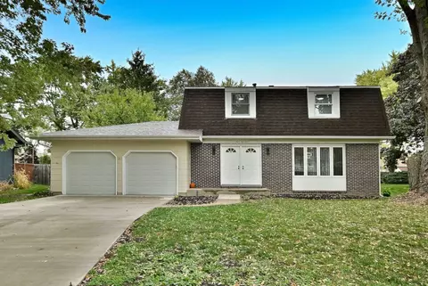418 Surrey Ln, Lindenhurst, IL 60046