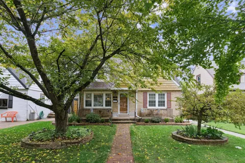 2321 Lee St, Evanston, IL 60202