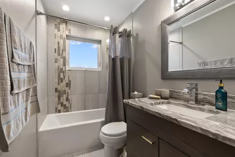 8232 S Ferdinand Ave, Bridgeview, IL 60455 photo 10