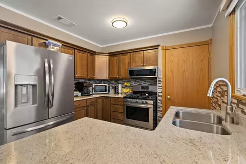 8232 S Ferdinand Ave, Bridgeview, IL 60455 photo 4