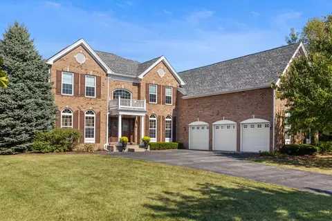 1103 Championship Dr, Elgin, IL 60124