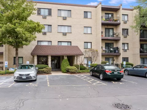 7211 Wolf Rd #301A, Indian Head Park, IL 60525