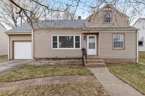1707 Sexton Dr, Rockford, IL 61108