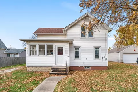 826 Ottawa St, Earlville, IL 60518