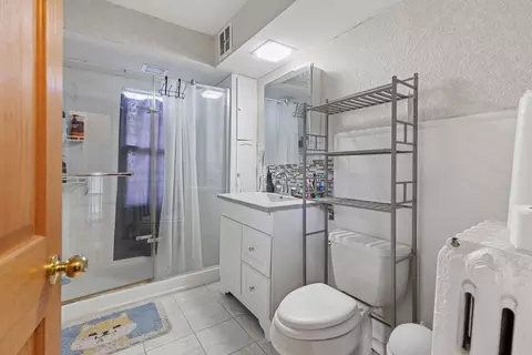 Bath - 610 Watson St, Aurora, IL 60505 photo 2 of 2