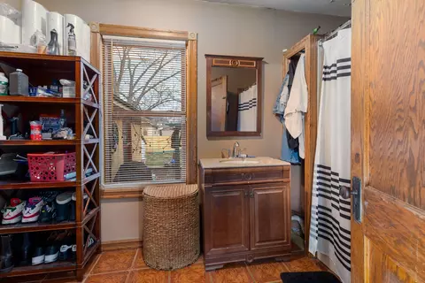 Bath - 610 Watson St, Aurora, IL 60505 photo 1 of 2