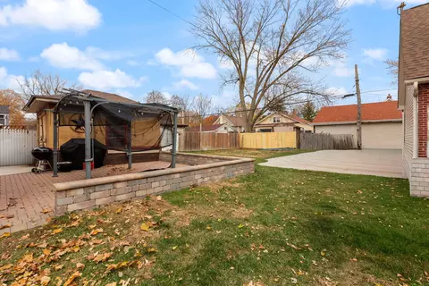 Exterior - 610 Watson St, Aurora, IL 60505 photo 4 of 4