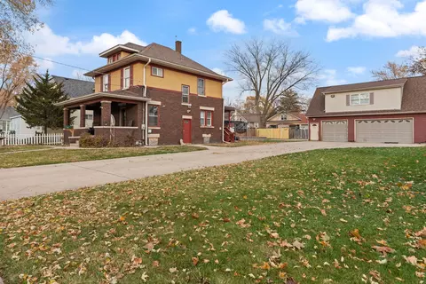 Exterior - 610 Watson St, Aurora, IL 60505 photo 2 of 4