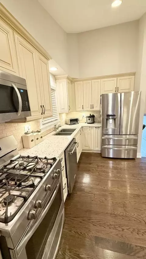 Kitchen - 7020 Wright Ter, Niles, IL 60714 photo 3 of 4
