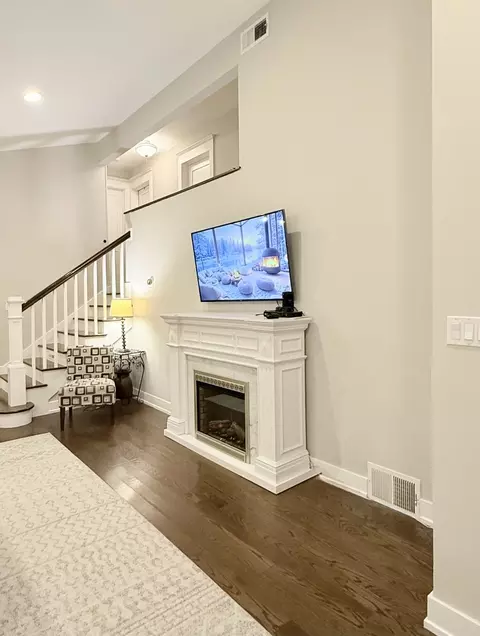 Living - 7020 Wright Ter, Niles, IL 60714 photo 2 of 2