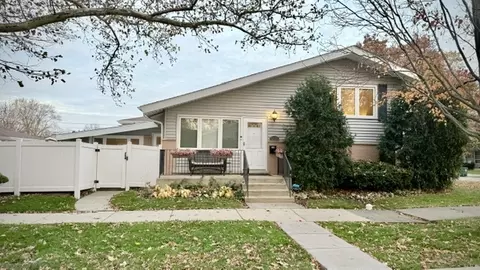 7020 Wright Ter, Niles, IL 60714