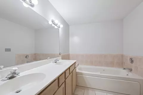 Bath - Undisclosed, Oak Forest, IL 60452 photo 2 of 4