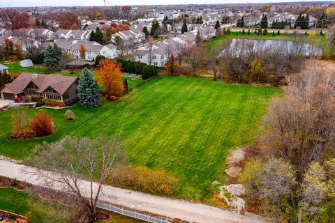 32 W396 Forest Dr, Aurora, IL 60502 photo 11