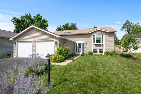 36 Evergreen Dr, Streamwood, IL 60107