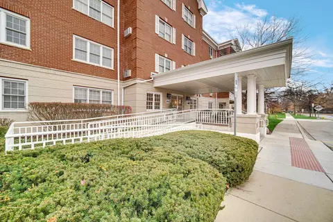 1220 Depot St #409, Glenview, IL 60025