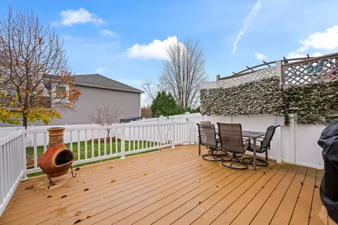 Exterior - 1003 Bentley Ln, Bartlett, IL 60103 photo 2 of 3