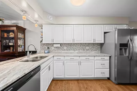 Kitchen - 1003 Bentley Ln, Bartlett, IL 60103 photo 3 of 4