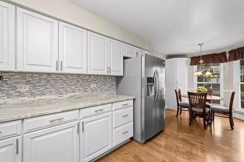 Kitchen - 1003 Bentley Ln, Bartlett, IL 60103 photo 4 of 4