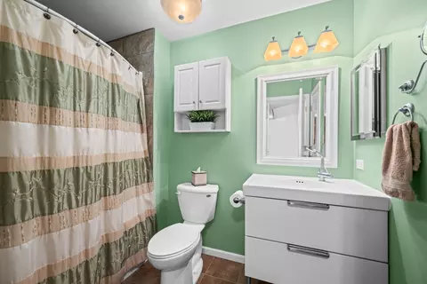 Bath - 1003 Bentley Ln, Bartlett, IL 60103 photo 1 of 2