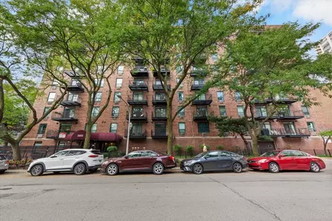 3900 N Pine Grove Ave #910, Chicago, IL 60613