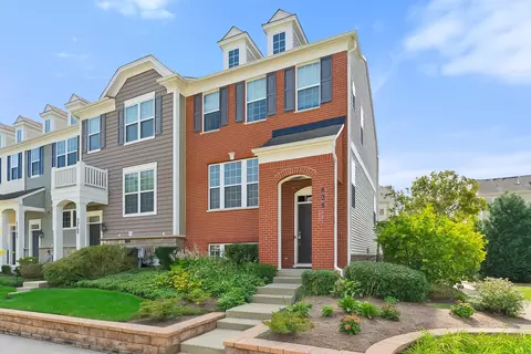 805 E Hamlin Ln, Arlington Heights, IL 60004