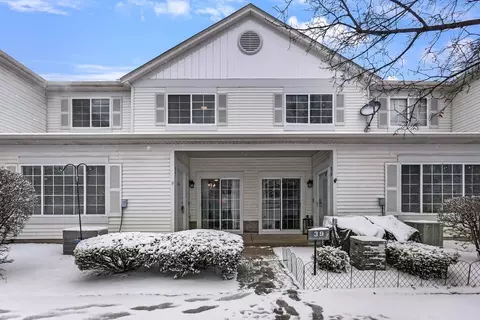 37 Heather Glen Dr #37, Aurora, IL 60504