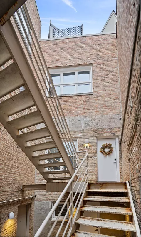 2828 N Talman Ave #R, Chicago, IL 60618