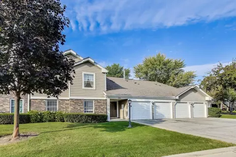 350 Newgate Ct #2Z, Schaumburg, IL 60193